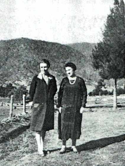 A picture of Iris Dunshea with her mother Mary Wright Dunshea (nee Wisbey).